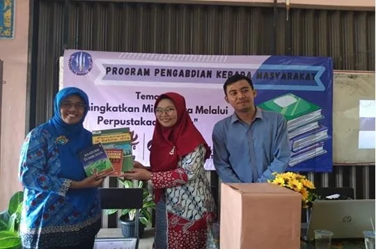 Sosialisasi Meningkatkan Minat Baca Melalui Perpustakaan Siswa Di SMP Negeri 2 Merawang