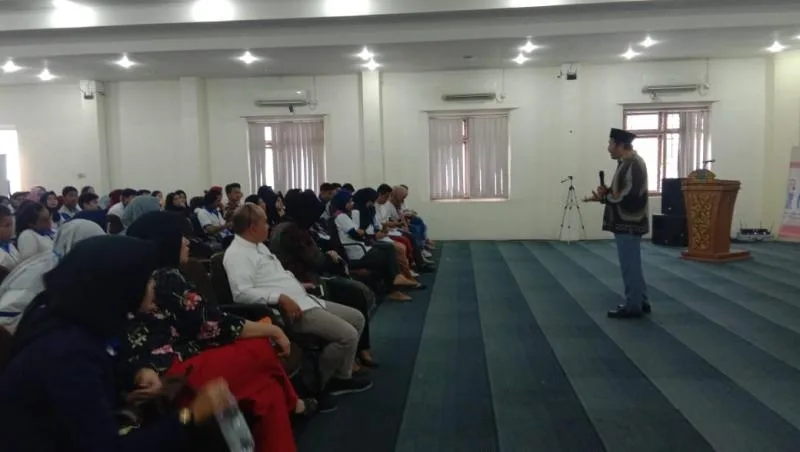 Wali Kota Pangkalpinang Semangati Ratusan Mahasiswa UBB Pada Pertemuan Ke-5 International Class on Asian Community di Gedung Tudung Saji.